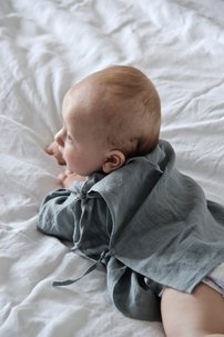 NEWBORN unisex ľanová zavinovacia košieľka ŠEDOMODRÁ