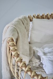 BABY SLEEP unisex ľanová zavinovacia deka SMOTANOVÁ