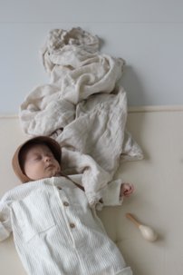 BABY SLEEP unisex ľanová zavinovacia deka SMOTANOVÁ