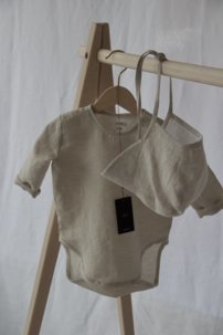 SOHO unisex ľanový set body & čepček NATURAL/BEIGE